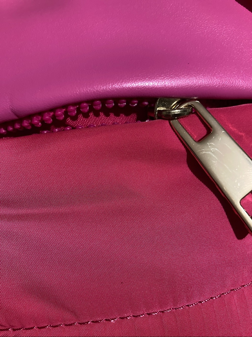 Sondra Roberts Hot Pink Two-Tone Crossbody Phone Pouch - Picture 4 of 6